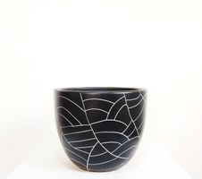 Black Leaf Plant Pot