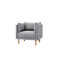 كرسي ما كان بذراعين وأرجل خشبية