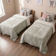 بطانية شتوية بنقشة مثلثات