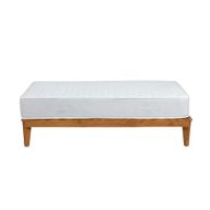 قاعدة سرير كاي من خشب الزان بتصميم بسيط وأرجل أنيقة