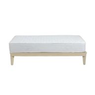 قاعدة سرير كاي من خشب الزان بتصميم بسيط وأرجل أنيقة