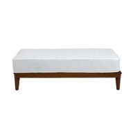 قاعدة سرير كاي من خشب الزان بتصميم بسيط وأرجل أنيقة