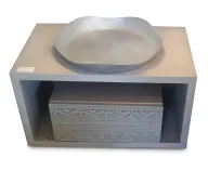 طاولة ليلية منحوتة مع درج واحد