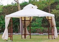 برجولة من خشب الزان بمظلة مقاومة للماء