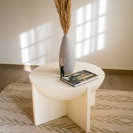 Ivory Dream Coffee Table In Fiber Glass - Round Shape