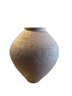 ڤازة ليرا من الفخار - تصميم فني أنيق