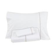 طقم ملايه أبيض بحواف رفيعة بيج 600 عقدة و 2 كيس مخده