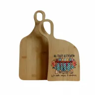 مجموعة ألواح مطبخ (تحمل عبارة) في هذا المطبخ