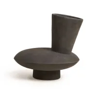 فازة كونو سوداء