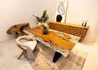 طاولة طعام من خشب الكستناء بتشطيب إيبوكسي شفاف