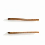 رفوف خشبية طويلة من خشب السرسوع