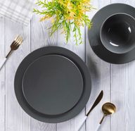 مجموعة أدوات المائدة