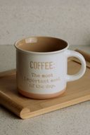 كوب قهوة أبيض