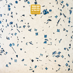 أبيض بكسر زجاج أزرق