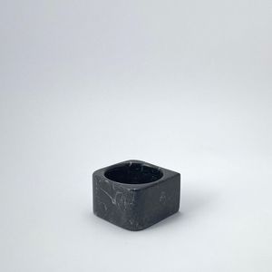 بولة لتقديم الصوصات أو حامل للشموع