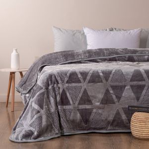 بطانية شتوية بنقشة مثلثات