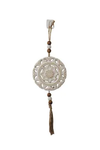 ديكور جداري منحوت بالزهور