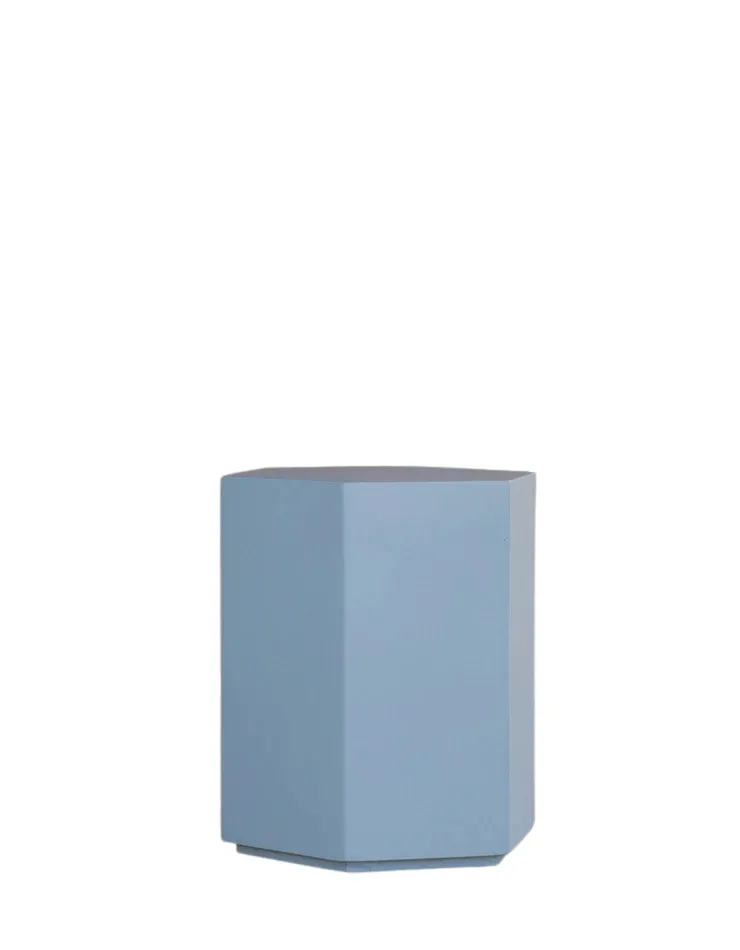طاولات/ مقاعد سداسية - تصميمات فريدة - ألوان متنوعة