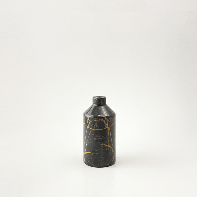 فازة رخاميم بعنق قصير صغيرة