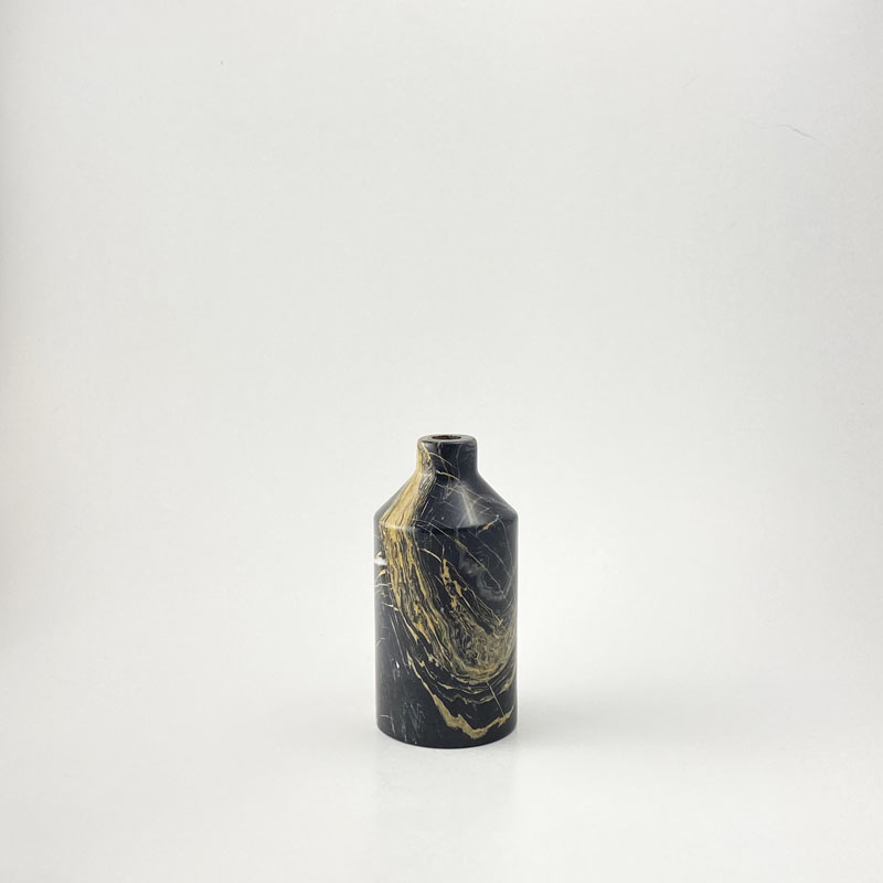 فازة رخاميم بعنق قصير صغيرة