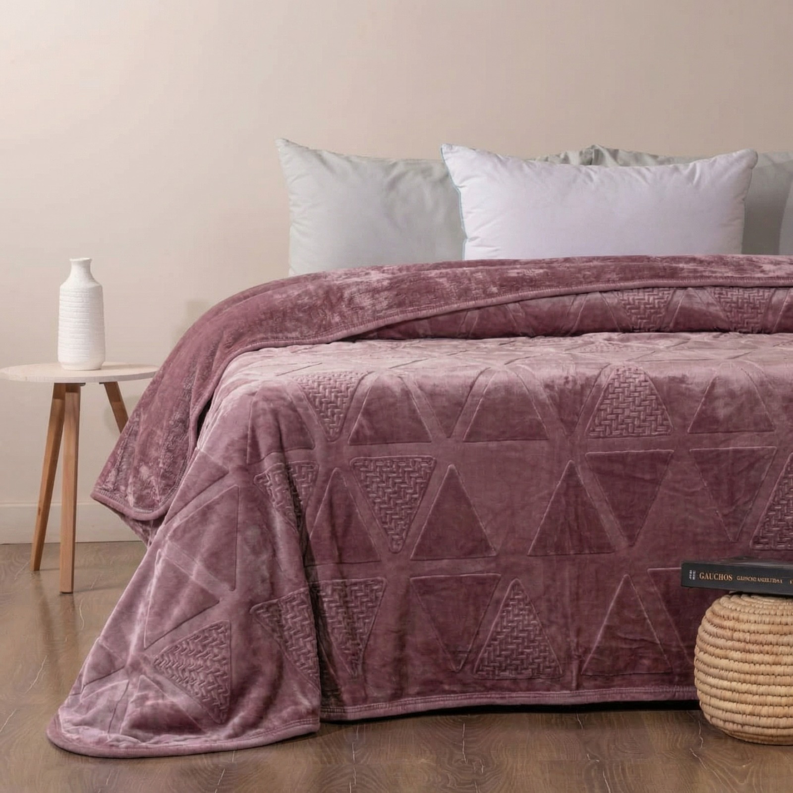 بطانية شتوية بنقشة مثلثات