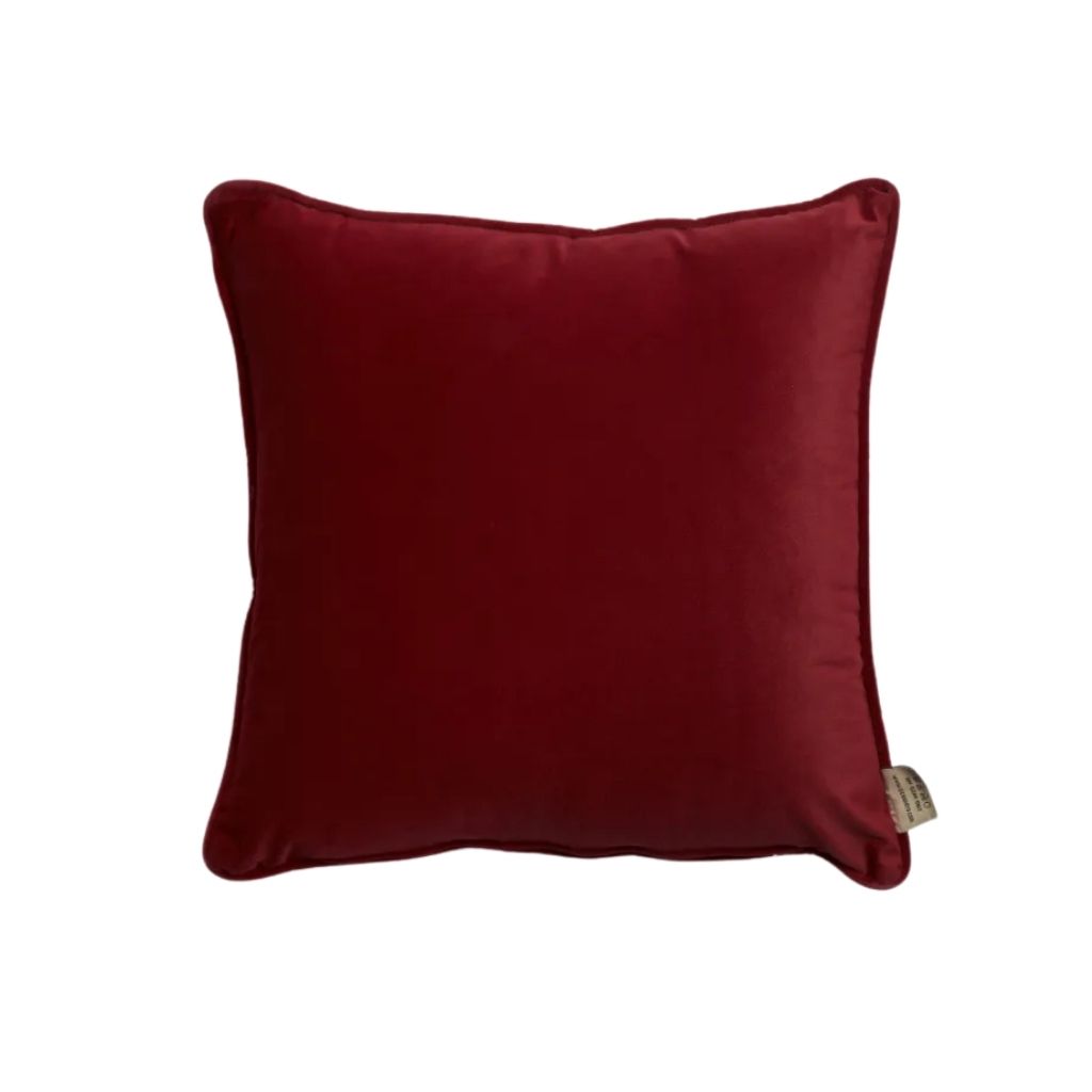 Giraffe Love - Velvet Cushion 1
