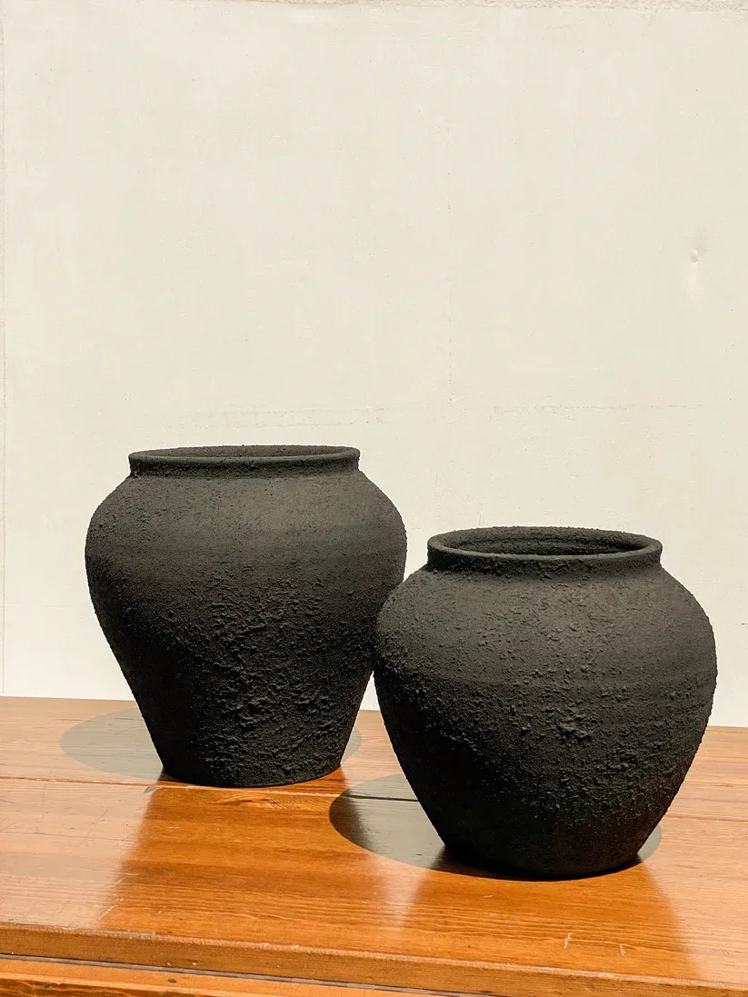 Black Textured Pottery Vase Set 1