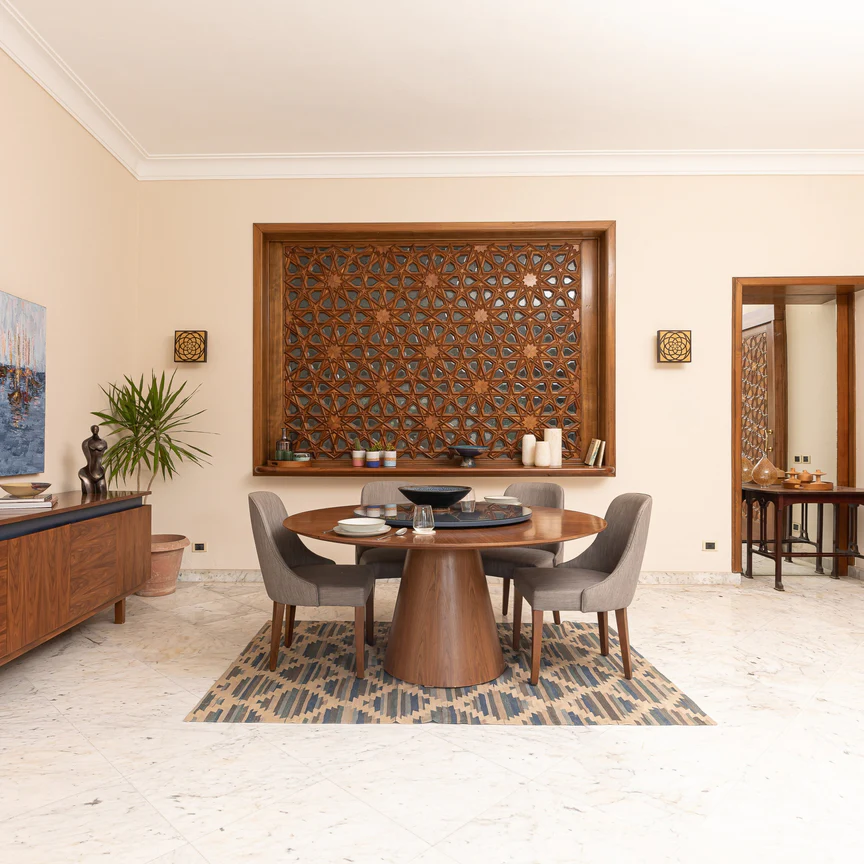 طاولة طعام أوربيت دائرية بتشطيب قشرة الجوز 4