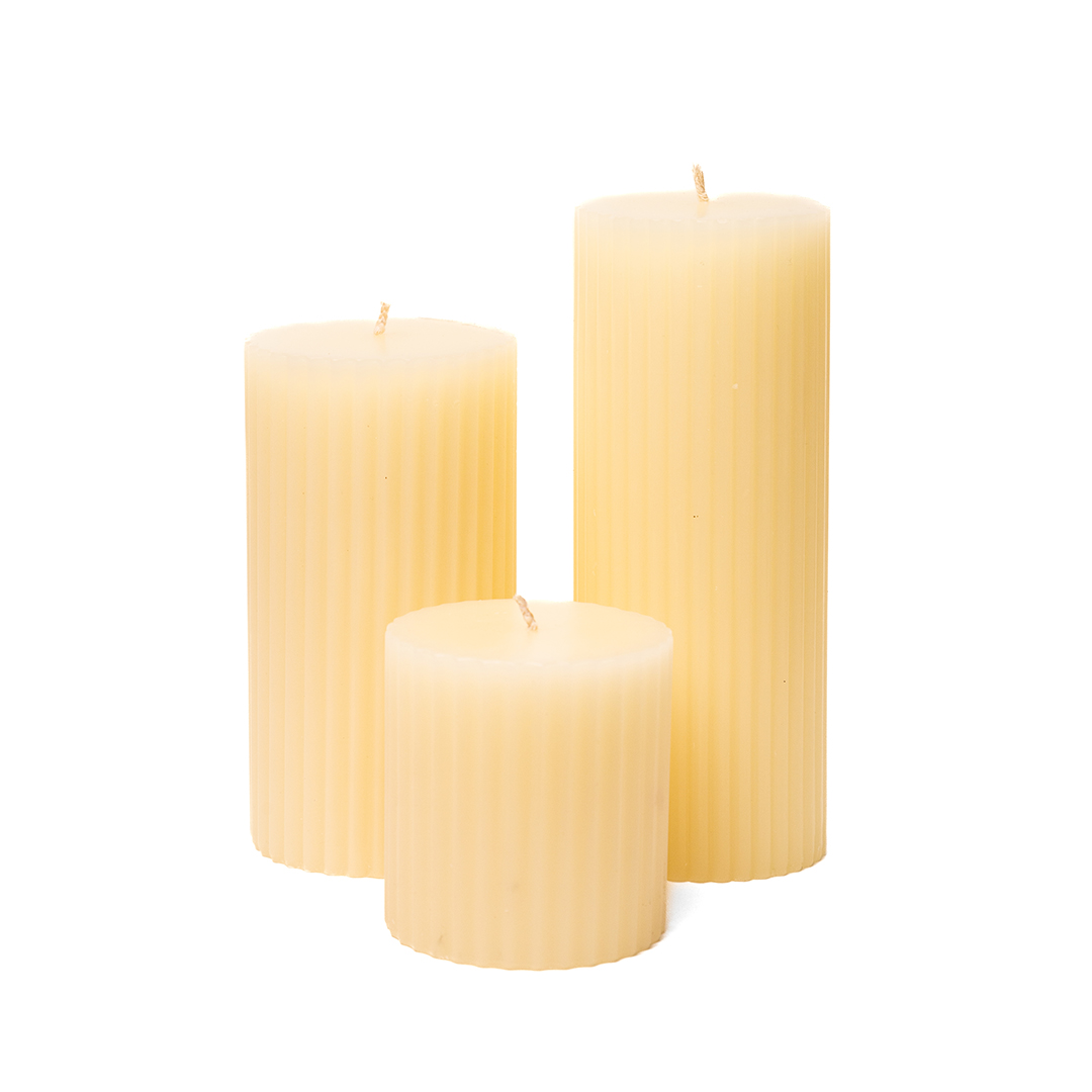 شموع أعمدة مشرشرة دائرية – ديكور عصري image