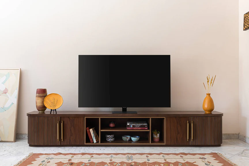 Flutes Beech Wood TV Unit - Walnut Veneer - Brass Handles 4