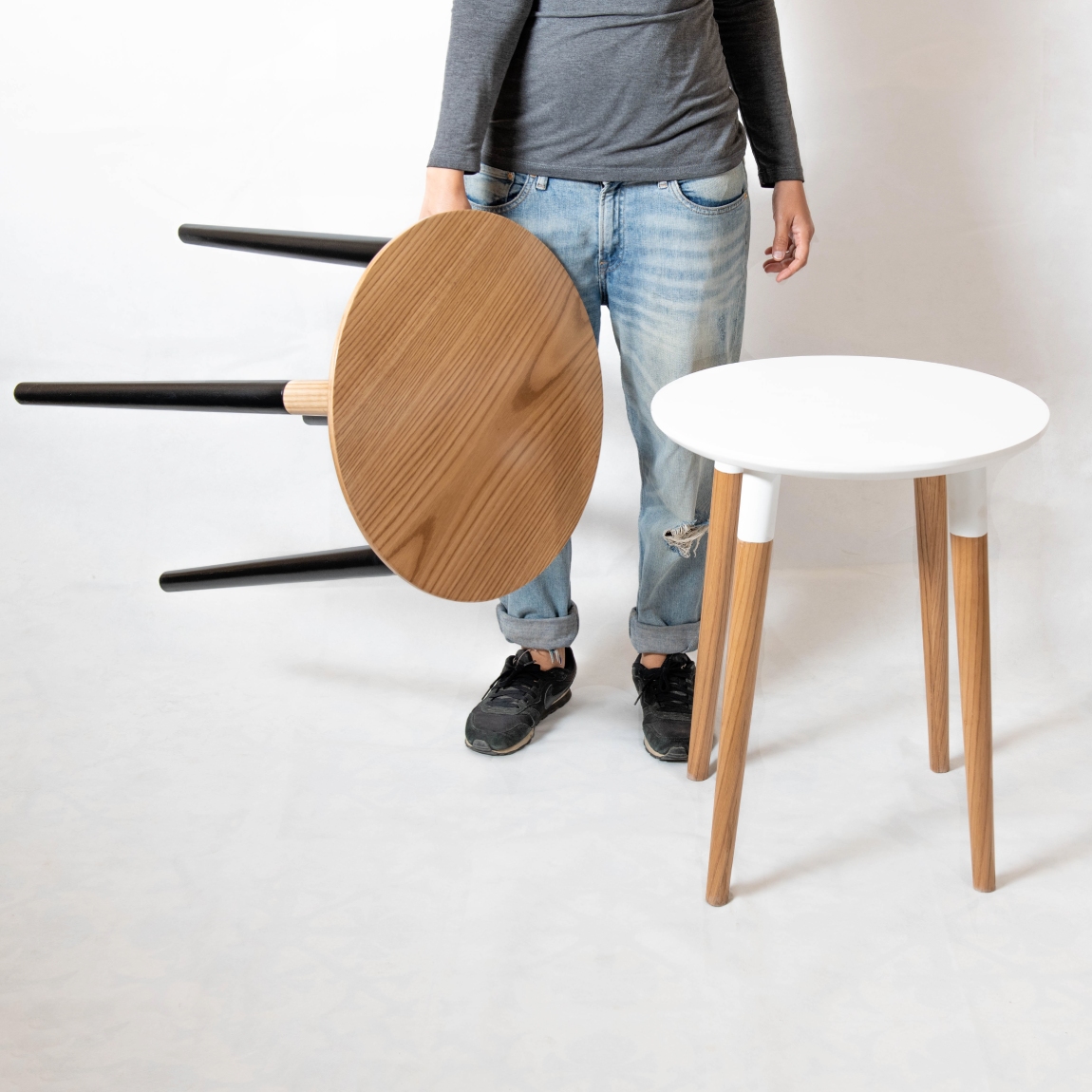 Basic White Side Table - Oak Wood - Round Design 3