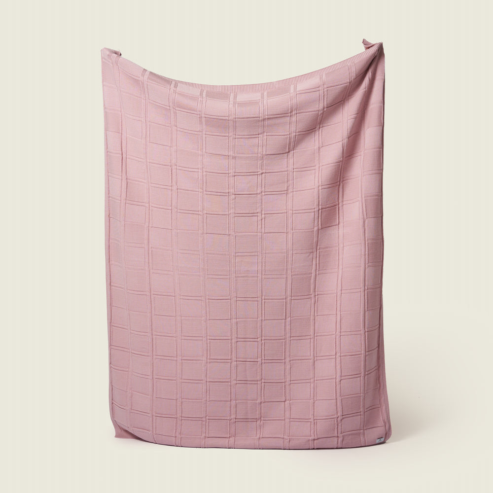Huggy - Knitted Throw 0