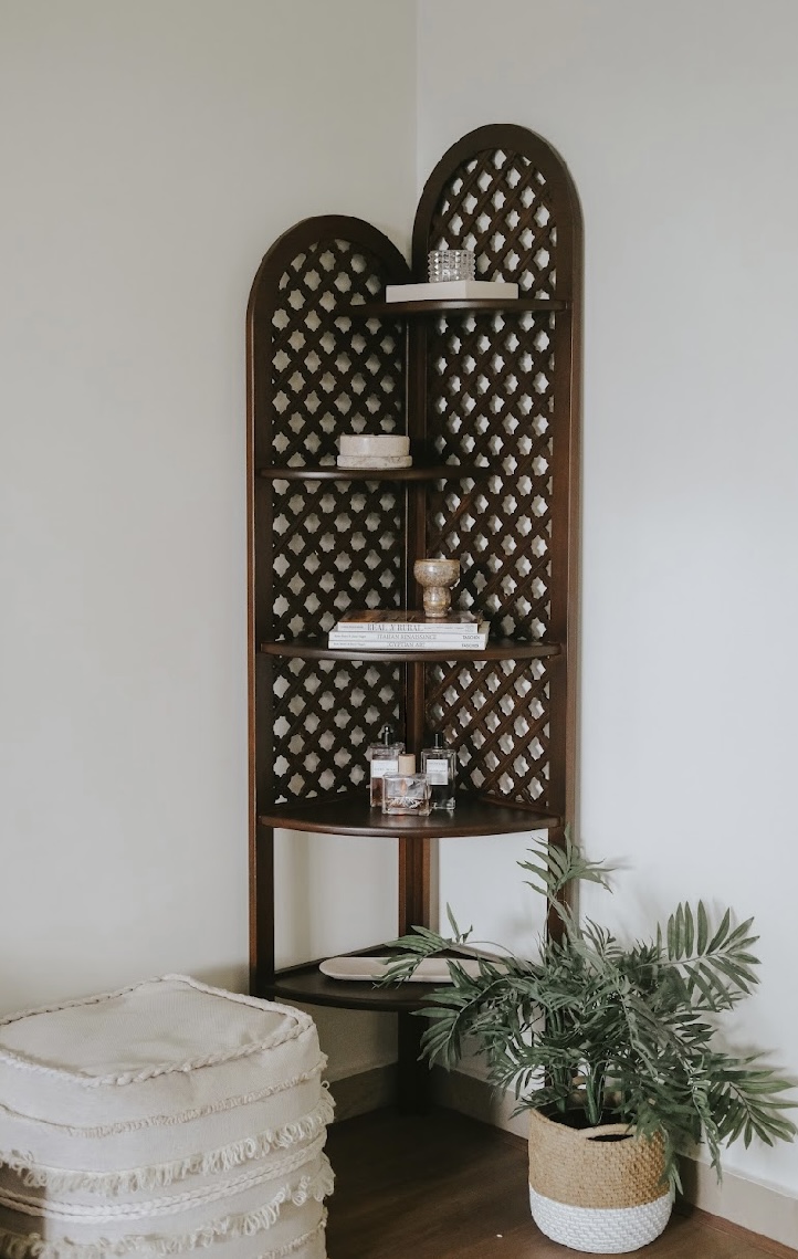 Corner Mashrabeya Tripod Shelf 0