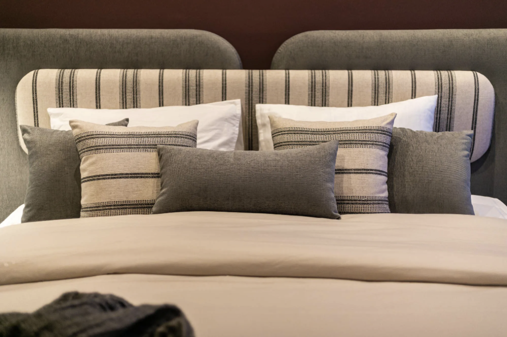 Hamburg Bed With Padded Headboard 1