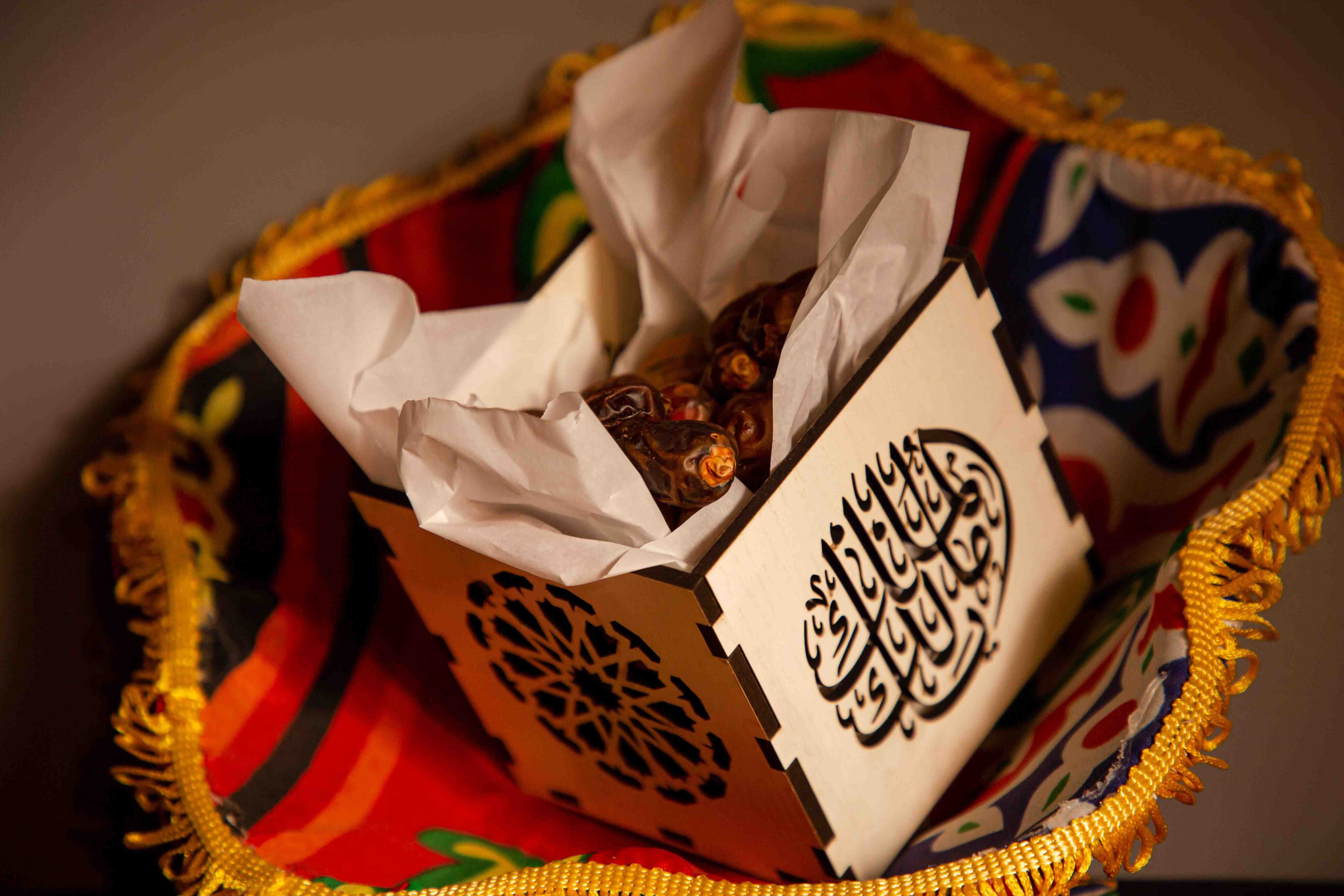 Decorative Centerpiece يامالك الملك 1