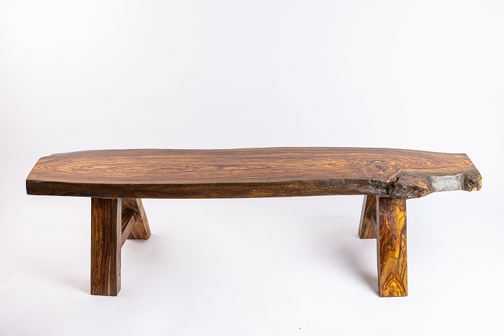 مقعد زويلا الصديق للبيئة مصنوع من الخشب المسترجع