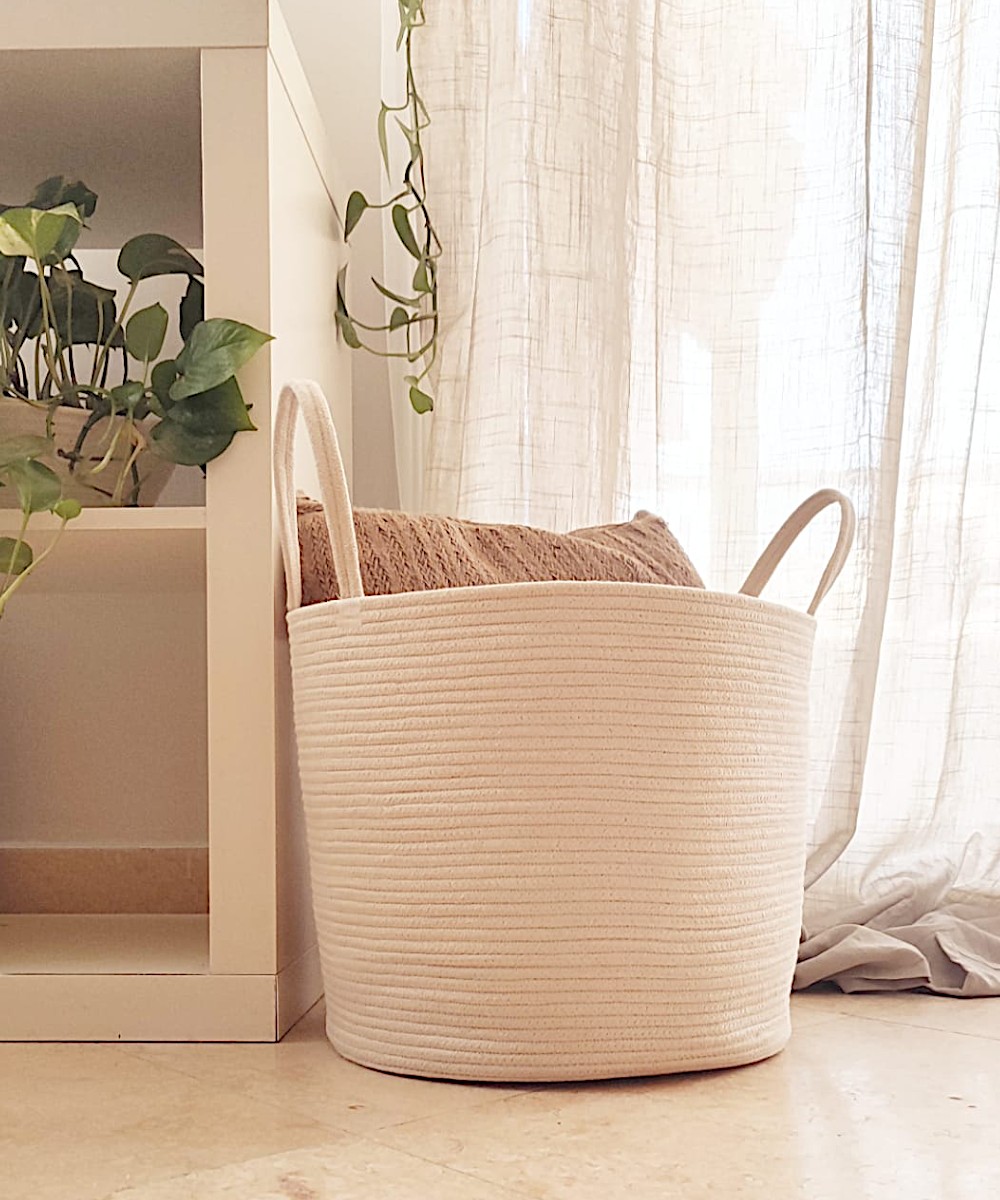 Tida Throw and Laundry Basket 1