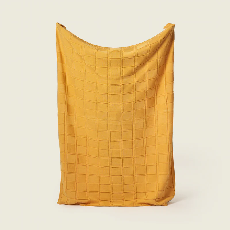 Huggy - Knitted Throw 0