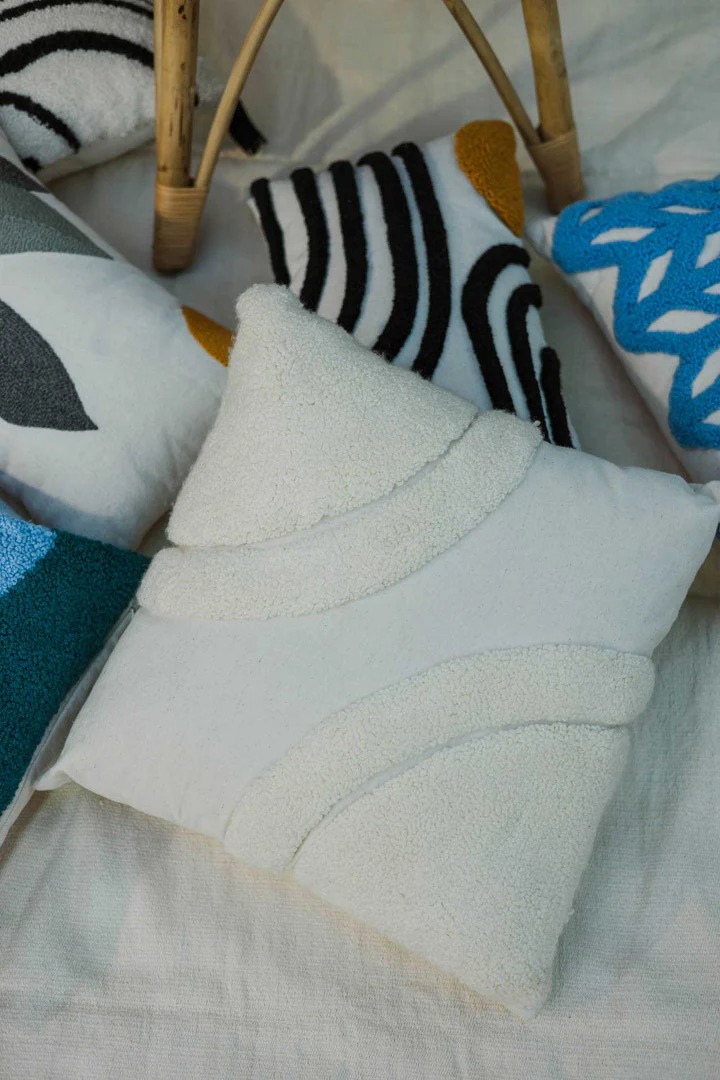 Suave Tufted Cushion 3