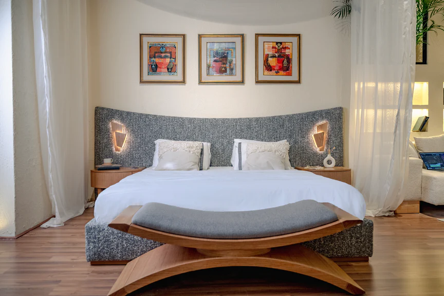 Cleo Bed With Curved Headboard and Appliques 1