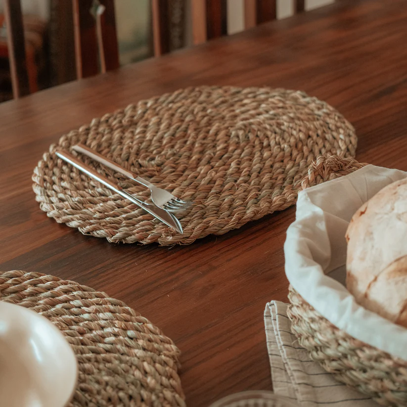 Halfa oval placemat 1