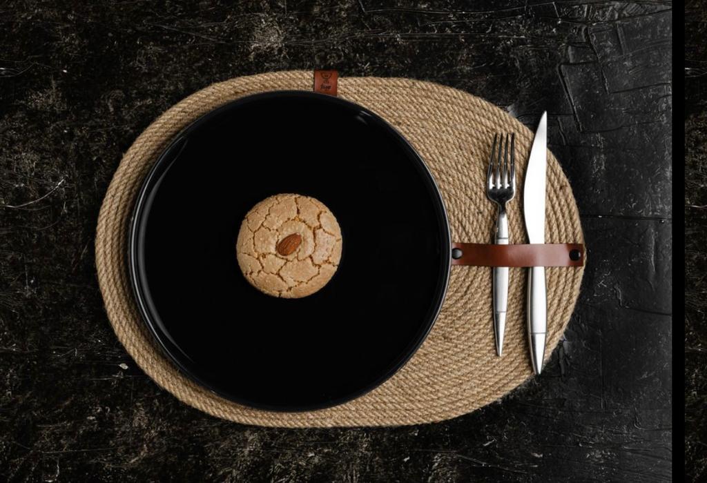 Woven Oval Jute Placemat image