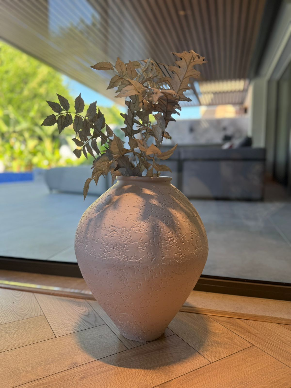 Lira Pottery Vase – Hammered Artistic Design 2