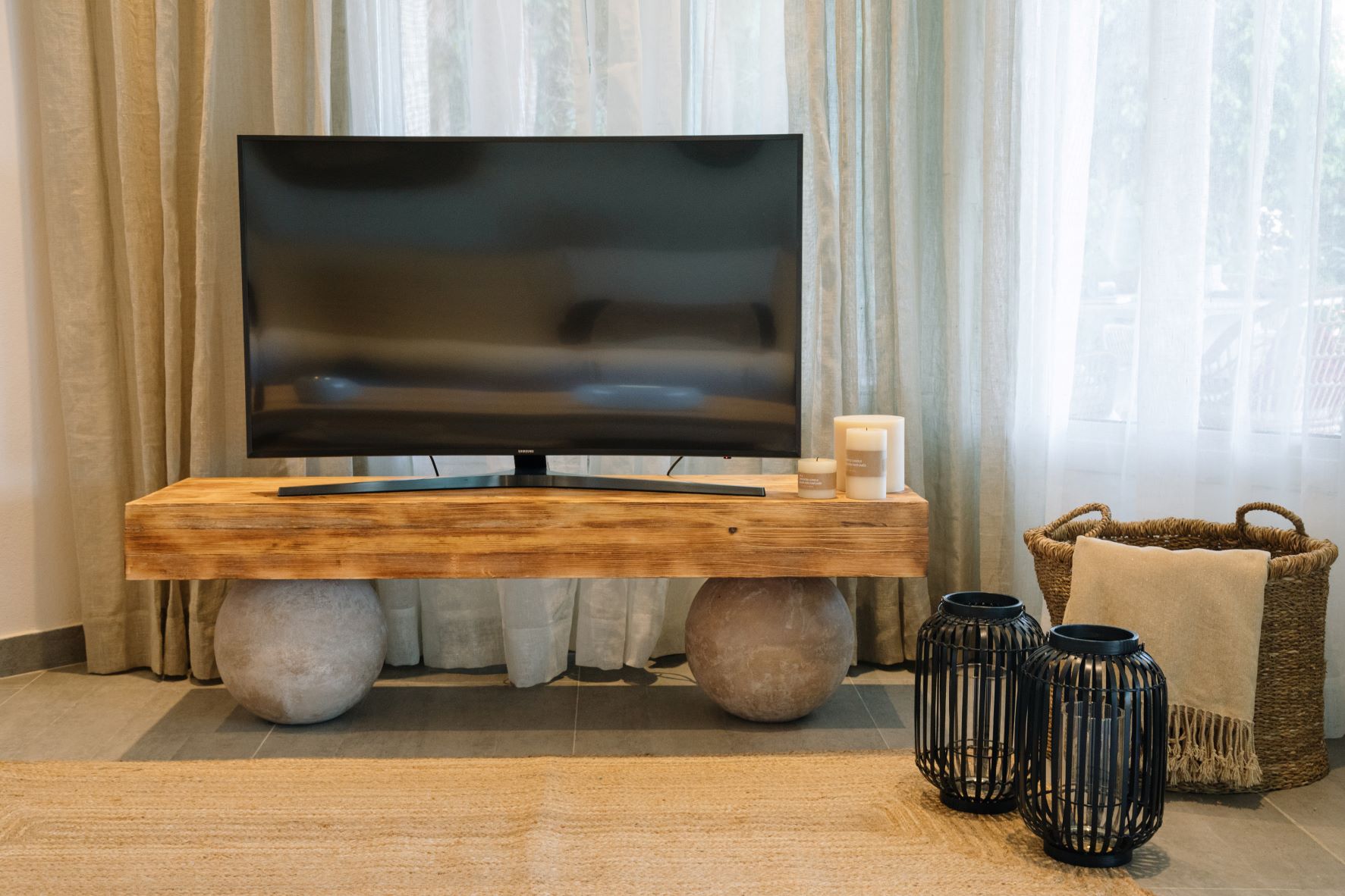 Rustic Wooden TV Unit With Pottery Ball Legs 0