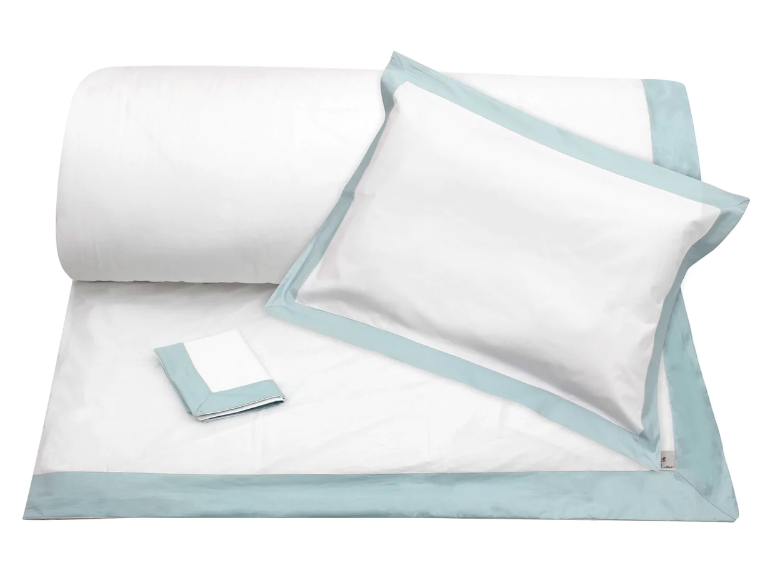 White Duvet with Light Blue Border + Pillowcases (350 TC) image