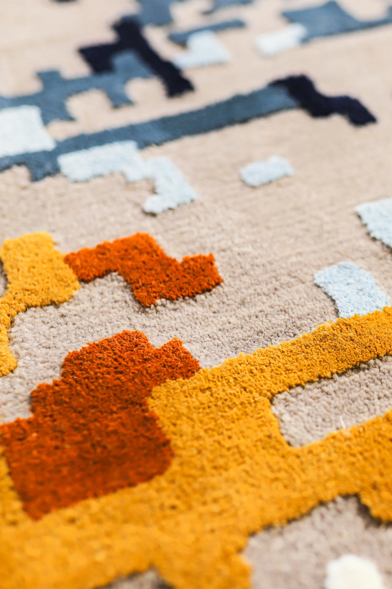 Luminaria Hand-Tufted Wool Blend Rug 2