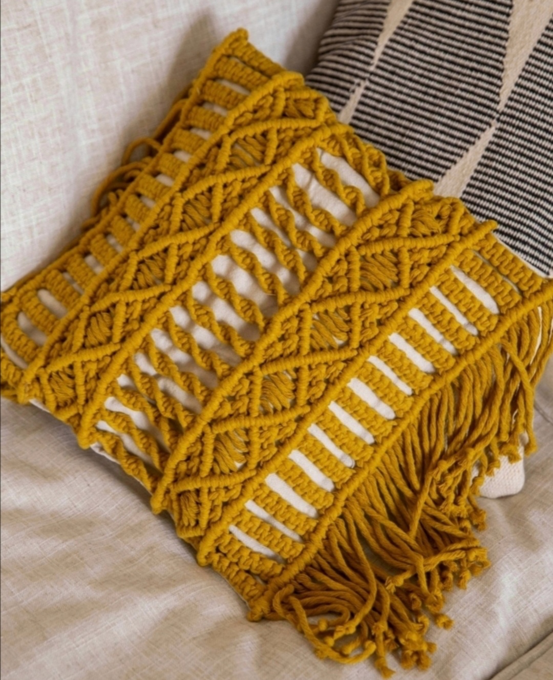 Golden Cushion 0