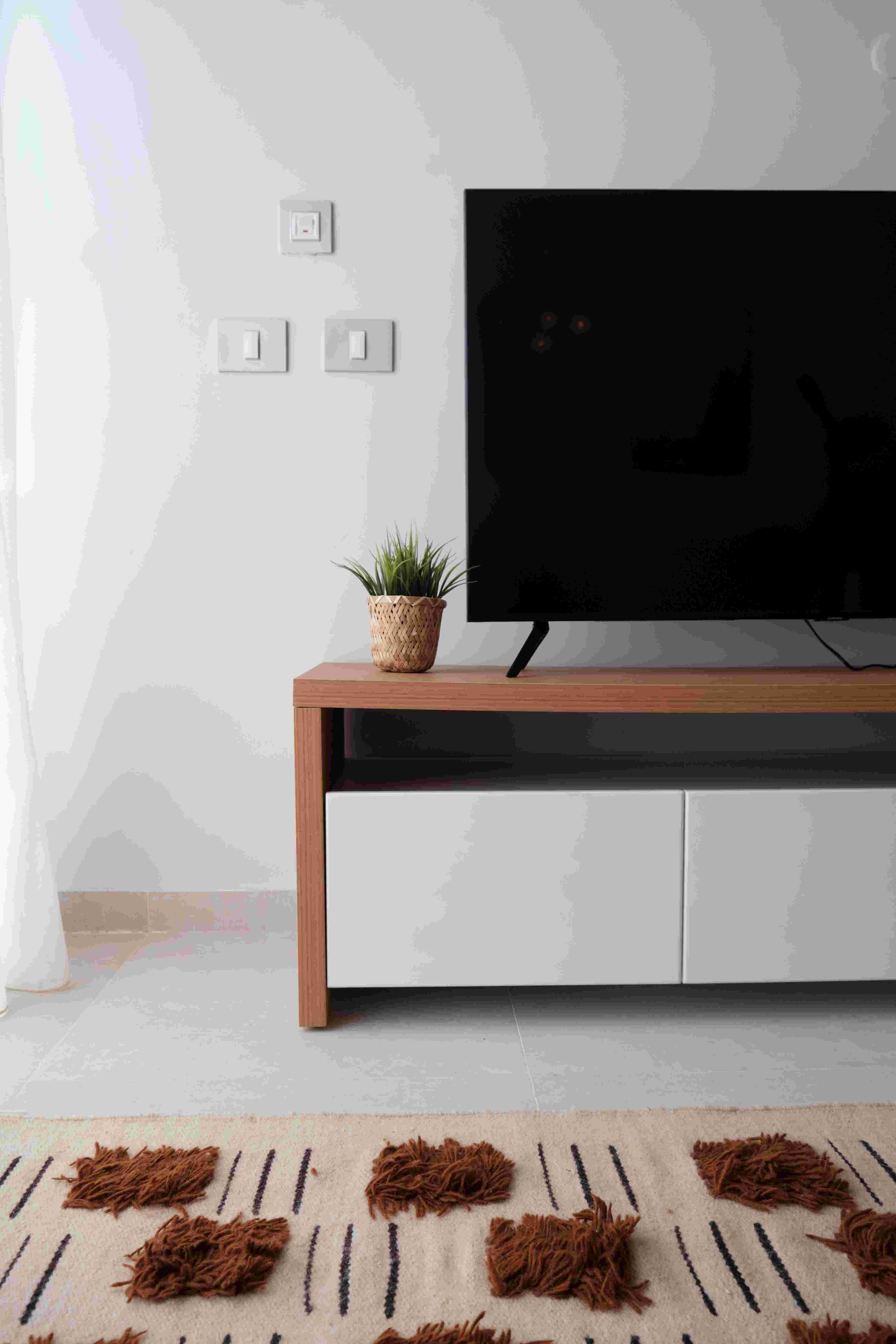 Encase TV Unit with 3 drawers 4