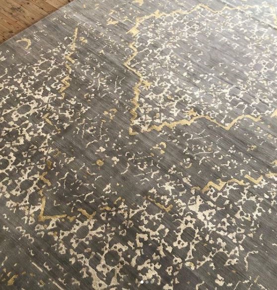 Hand-knotted rug - gold pattern 0
