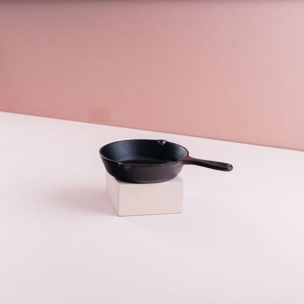 Cast-Iron-Pan 0